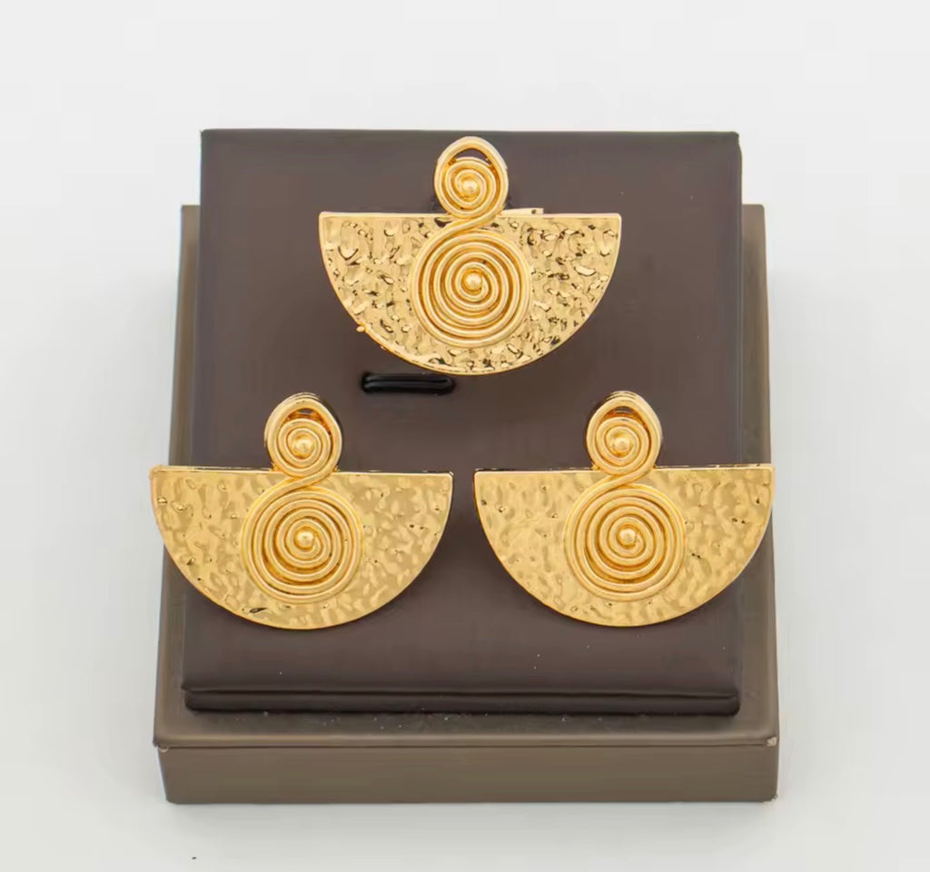 Parure ethnique : boucles d'oreilles + bagues