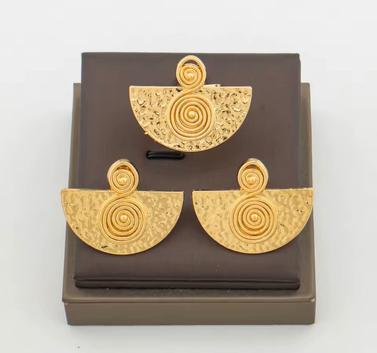 Parure ethnique : boucles d'oreilles + bagues