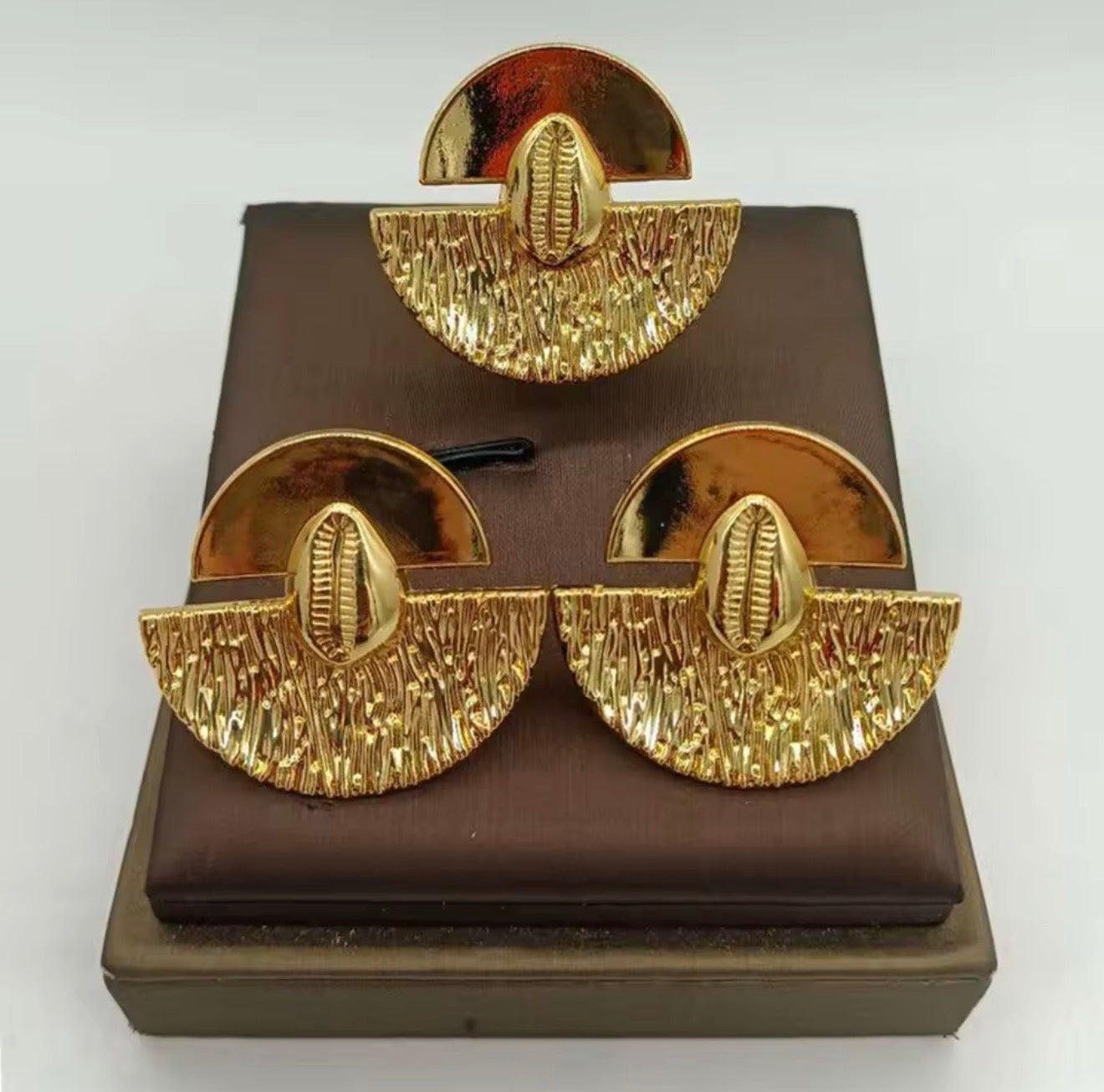 Parure ethnique : boucles d'oreilles + bagues