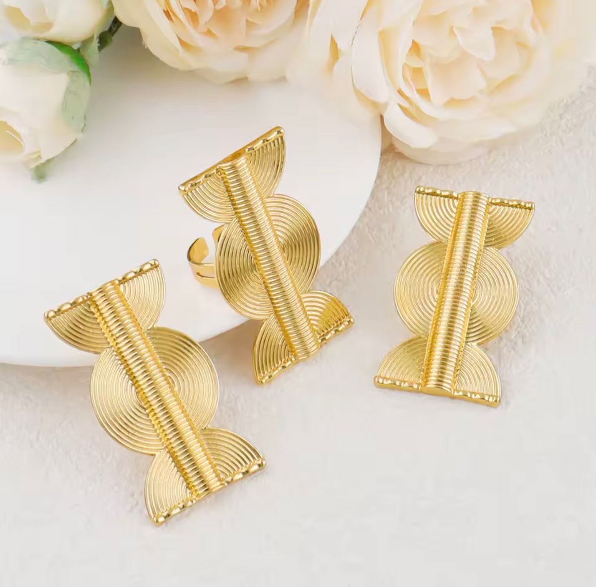 Parure ethnique : boucles d'oreilles + bagues